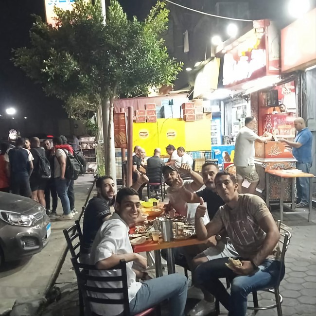 مجموعة شباب فى صالة  شرقاوى الماظة مصرالجديدة